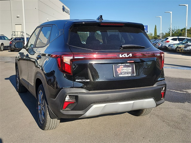 2026 Kia Seltos LX photo 3