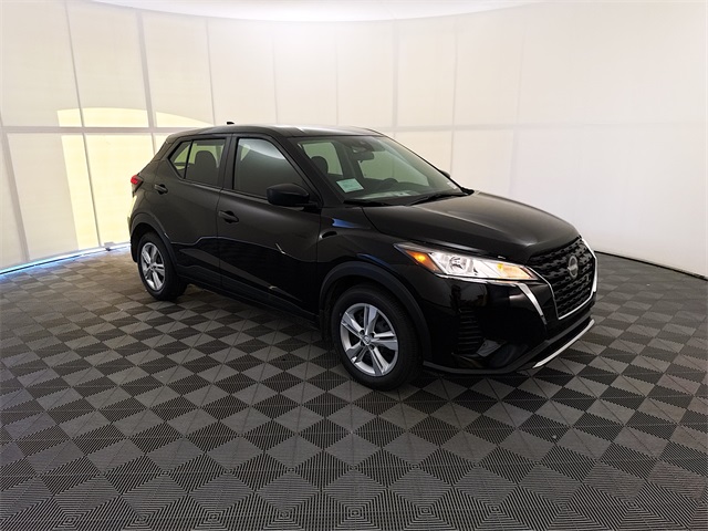 2025 Nissan KICKS PLAY Base's photo