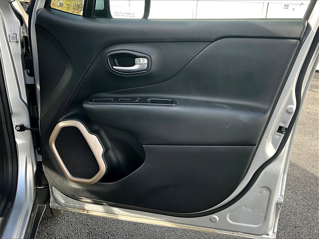 2017 Jeep Renegade Limited photo 10