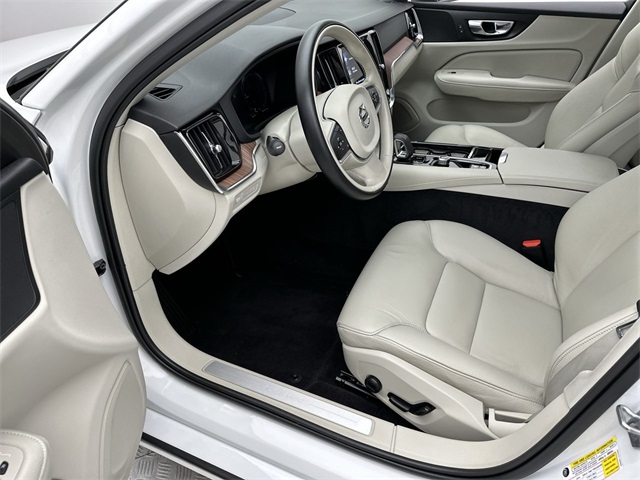 2022 Volvo S60 Recharge R-Design Expression photo 3