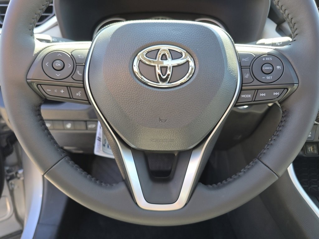 2025 Toyota RAV4 XLE photo 31
