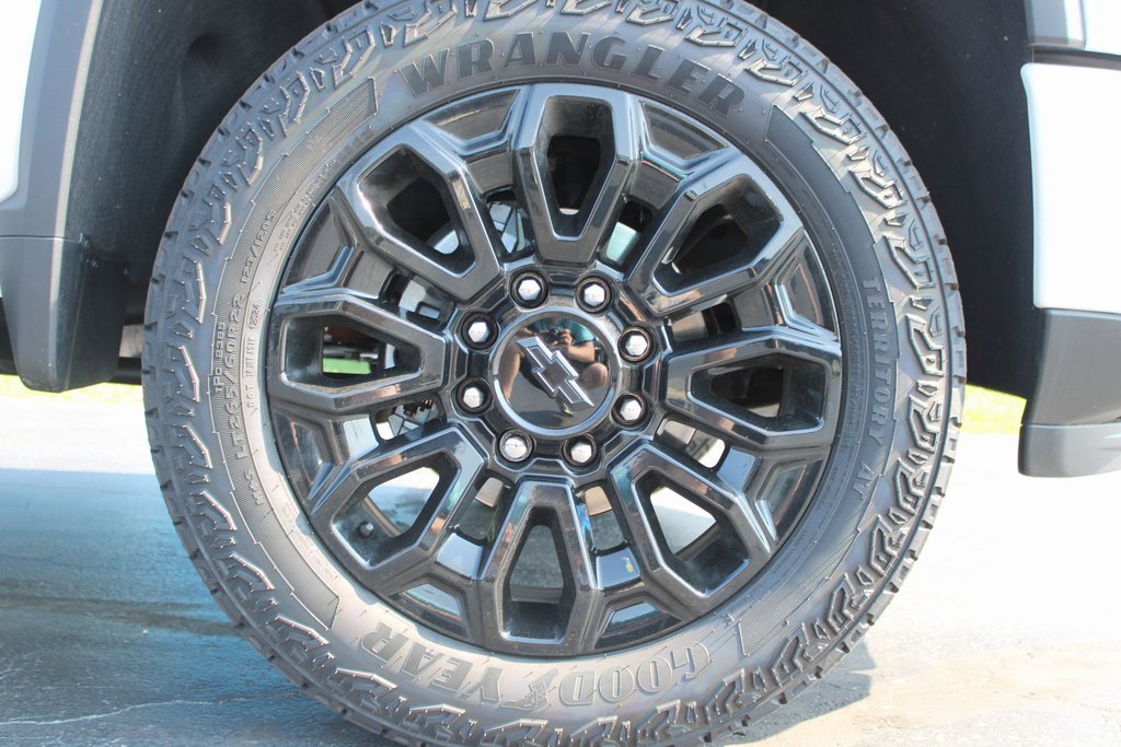 2025 Chevrolet Silverado 2500HD High Country photo 12
