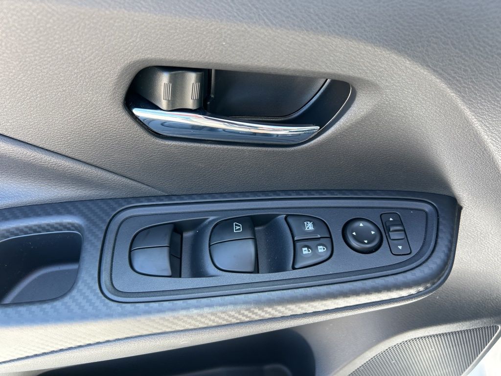 2025 Nissan Versa SV photo 11