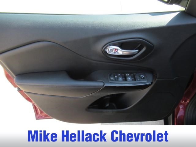 2021 Jeep Cherokee Altitude photo 16