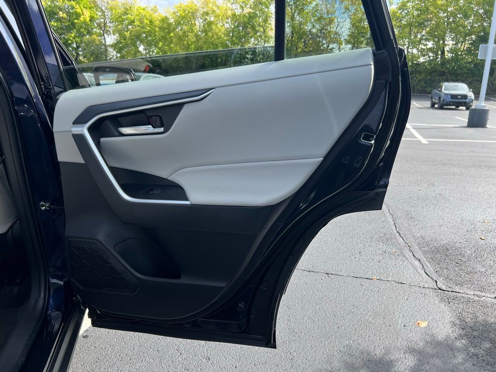 2023 Toyota RAV4 XLE Premium photo 25