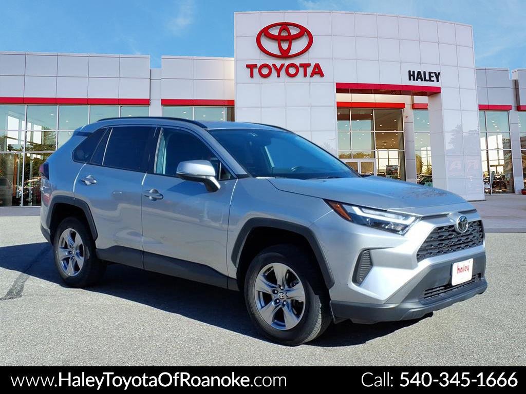 2024 Toyota RAV4 XLE's photo