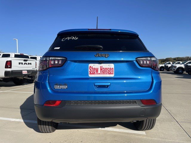 2026 Jeep Compass Latitude Altitude photo 3