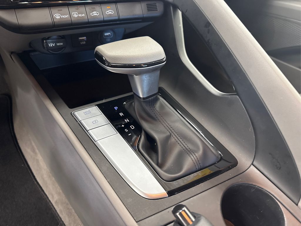 2022 Hyundai Elantra SEL photo 28