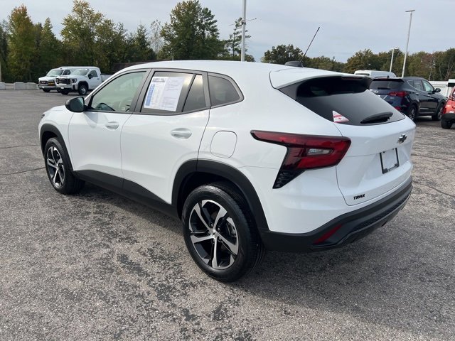 2024 Chevrolet Trax photo 3