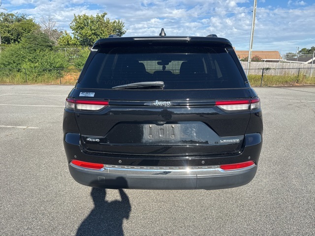 2023 Jeep Grand Cherokee Laredo photo 3