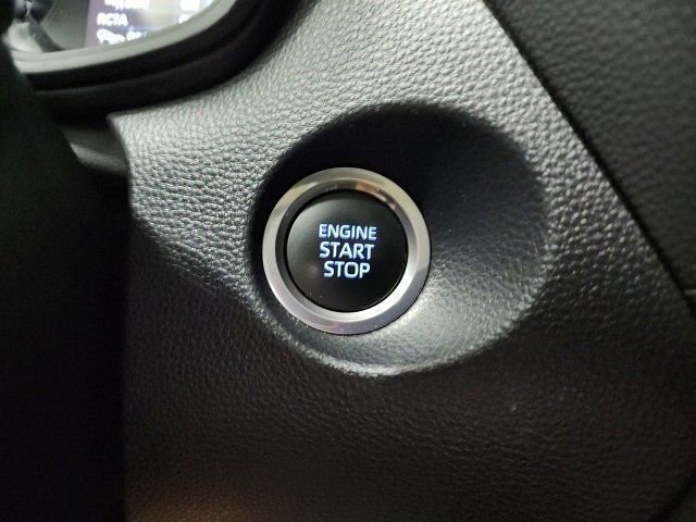 2022 Toyota Corolla Cross LE photo 26