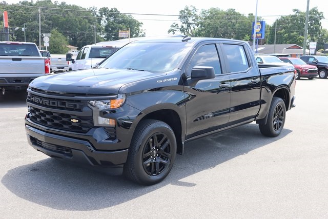 2023 Chevrolet Silverado 1500 Custom photo 3