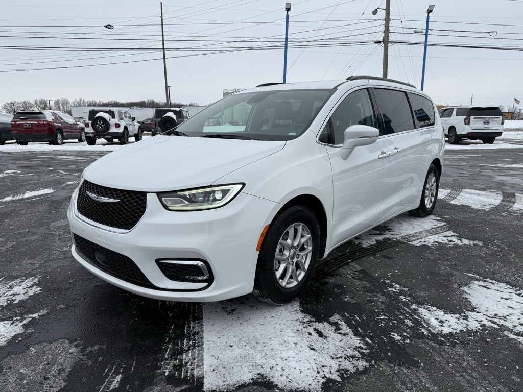 2022 Chrysler Pacifica Touring L's photo