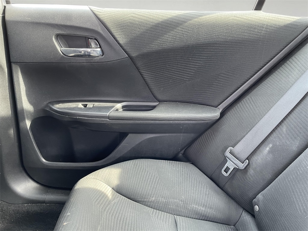 2017 Honda Accord LX photo 19