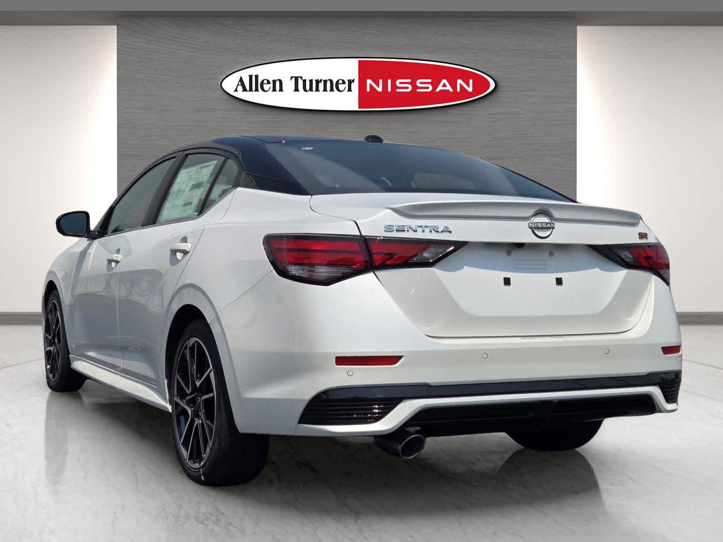 2025 Nissan Sentra SR photo 10