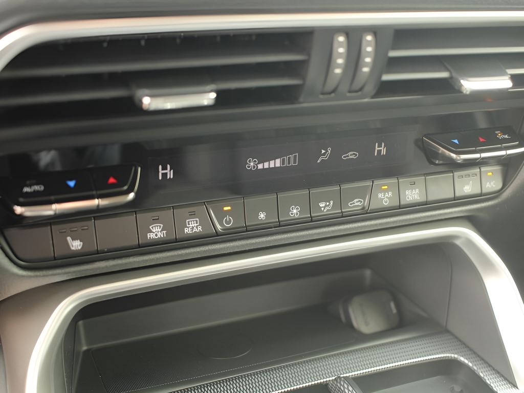 2025 Mazda CX-90 Preferred photo 14