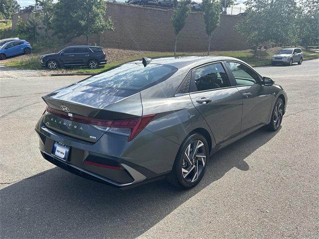 2025 Hyundai Elantra Hybrid Limited photo 5