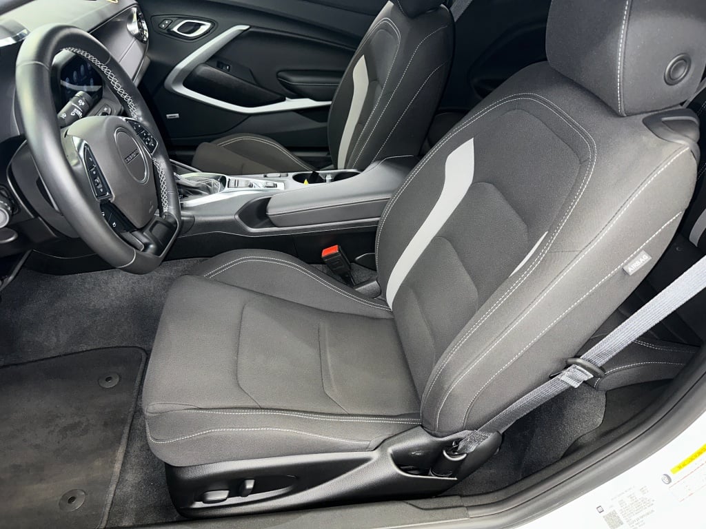 2023 Chevrolet Camaro LT1 photo 2
