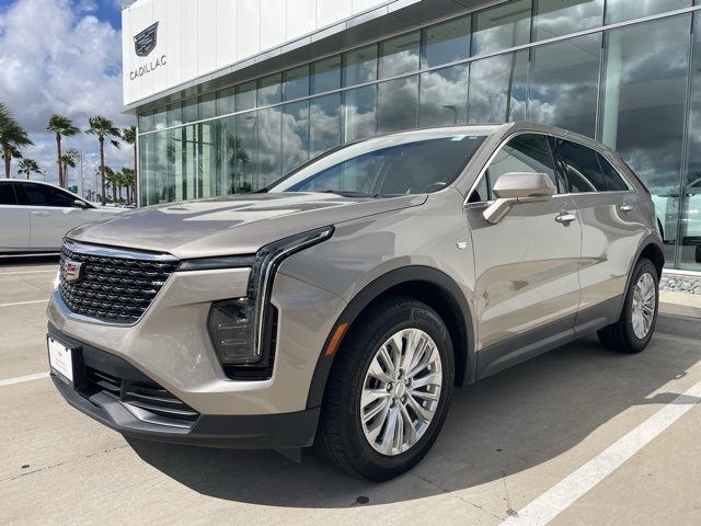 2024 Cadillac XT4 Luxury photo 3