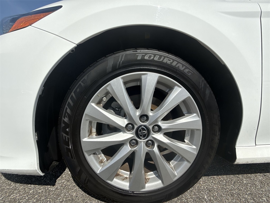 2018 Toyota Camry LE photo 18