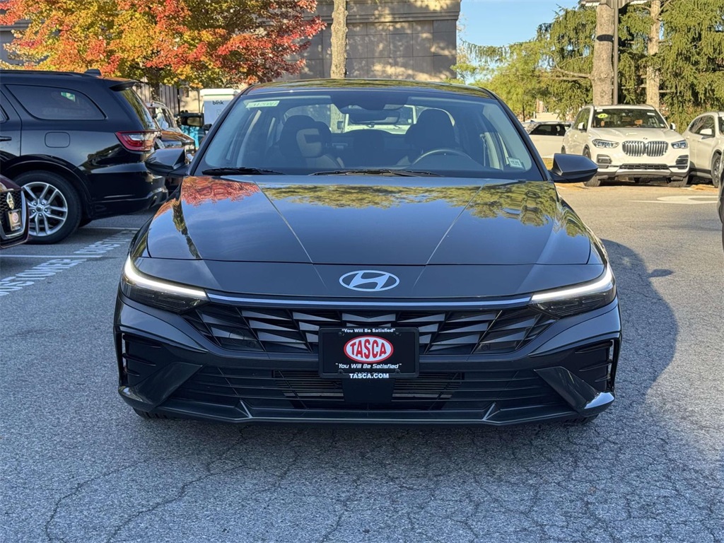 2024 Hyundai Elantra SEL Convenience photo 2