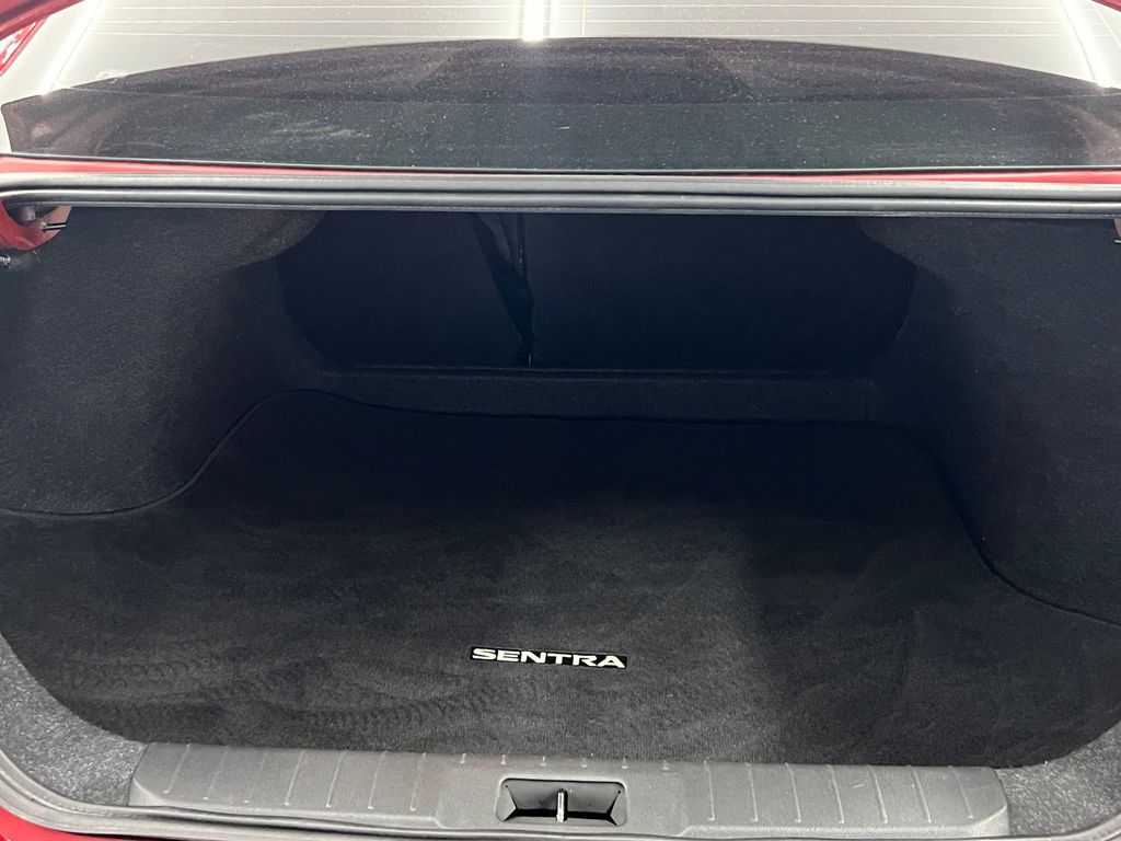 2022 Nissan Sentra SV photo 18