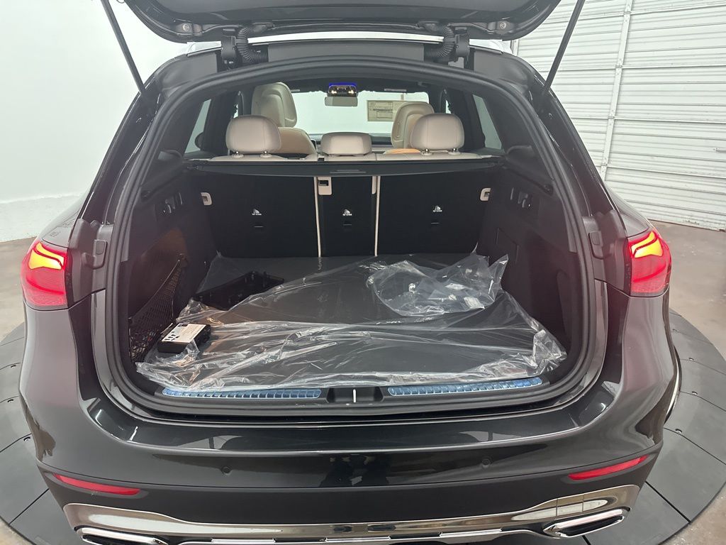 2026 Mercedes Benz GLC 300 photo 22