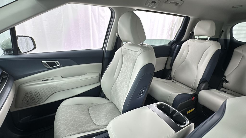 2026 Kia Carnival EX photo 13