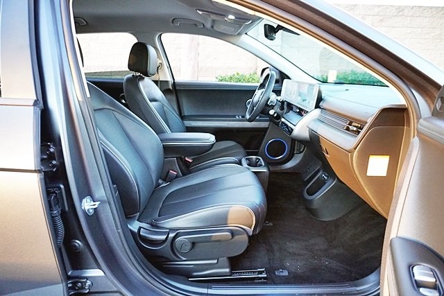 Used 2023 Gray Hyundai SEL image 10