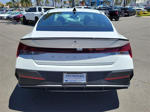 2025 Hyundai Elantra SEL Sport photo 18
