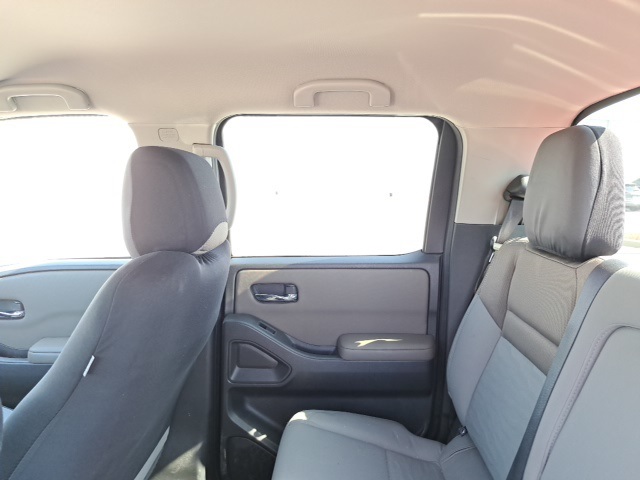 2022 Nissan Frontier SV photo 13