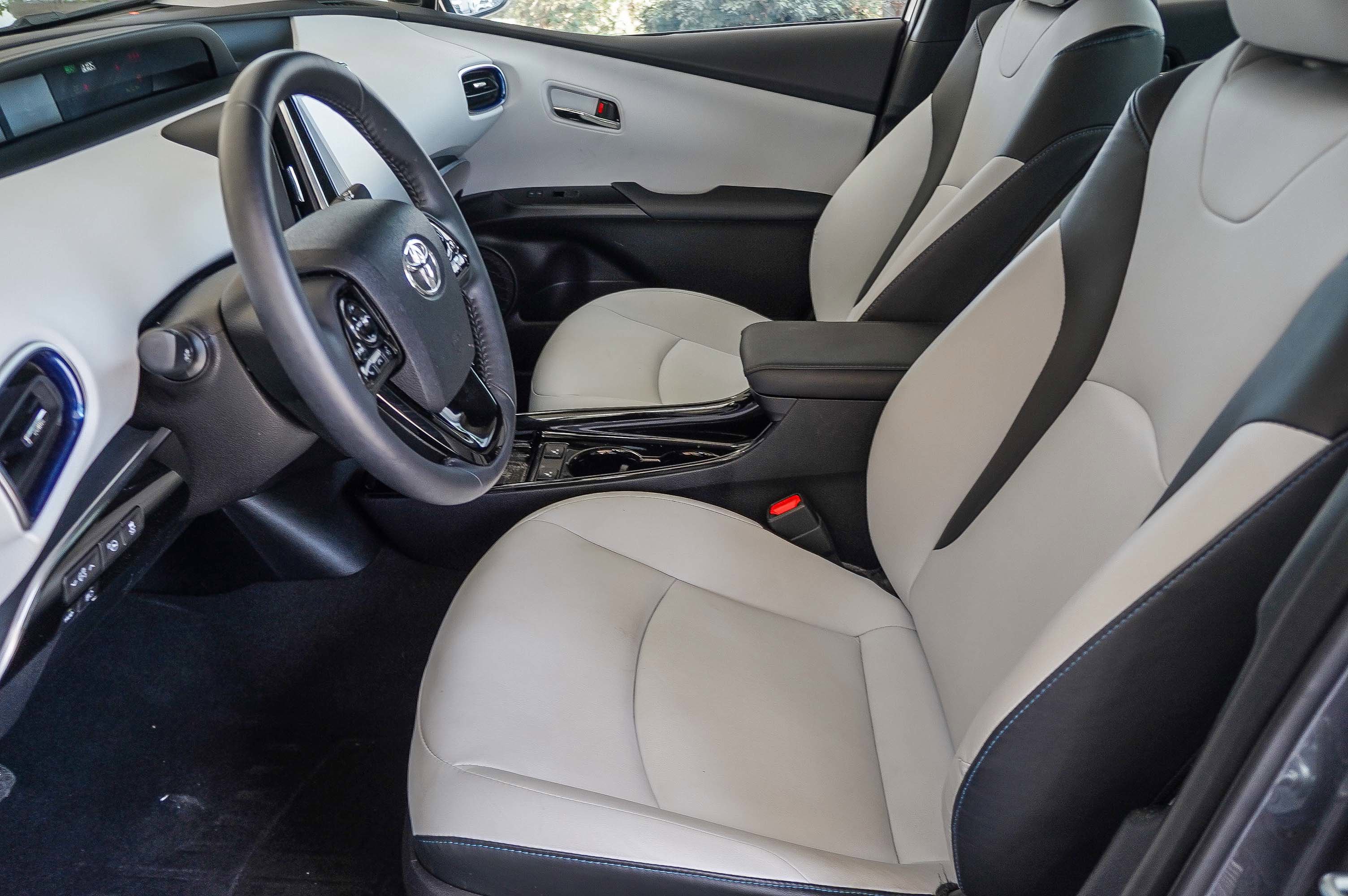 2022 Toyota Prius Limited photo 17