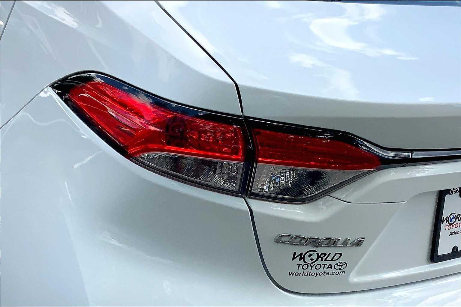 2021 Toyota Corolla LE photo 26