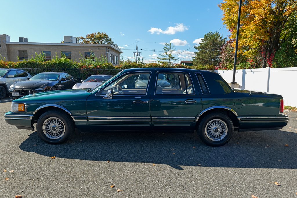 1993 Lincoln Town Car Executive photo 4
