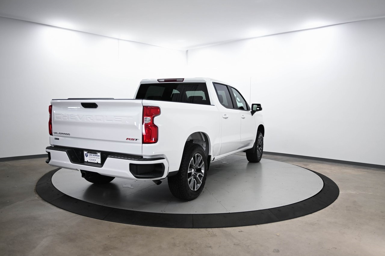 2023 Chevrolet Silverado 1500 RST photo 3