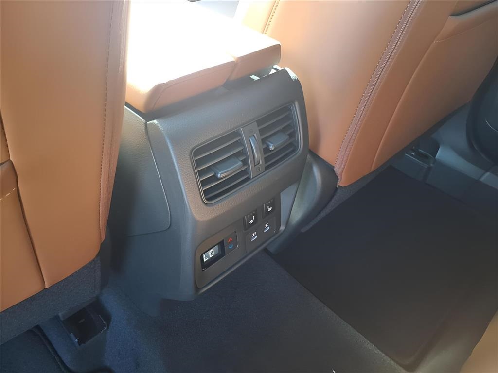 2026 Nissan Rogue Platinum photo 10
