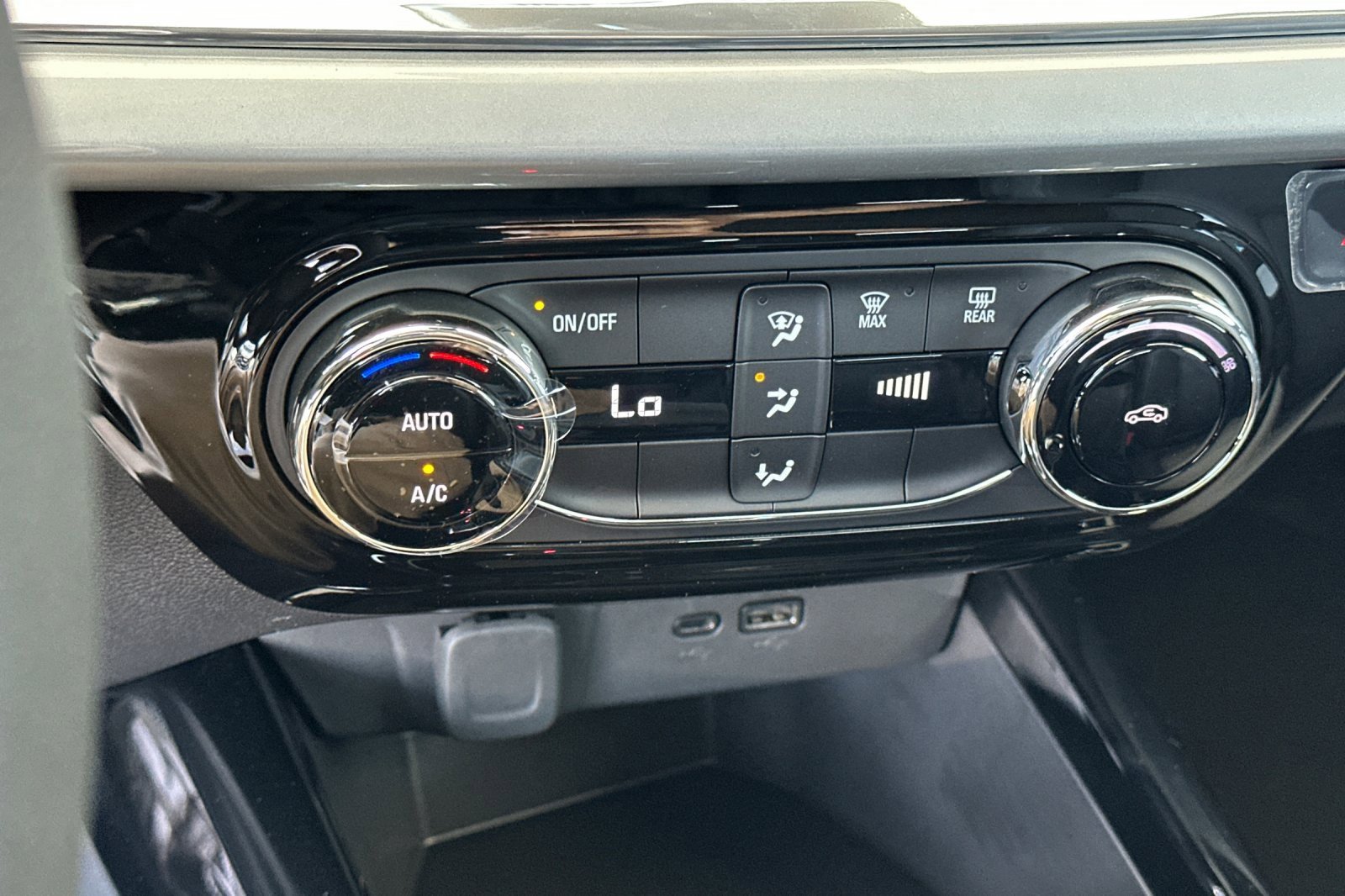 2025 Chevrolet Trax LT photo 20