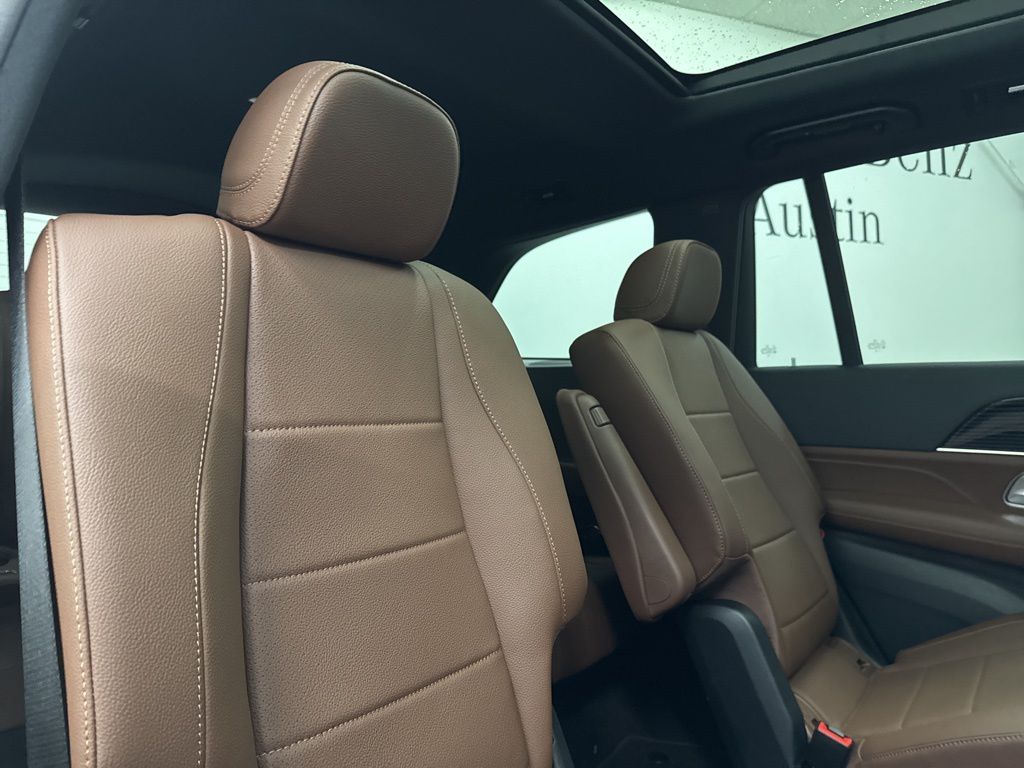 2026 Mercedes Benz GLS 450 4MATIC photo 22