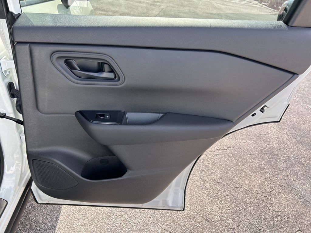 2025 Nissan Rogue S photo 39