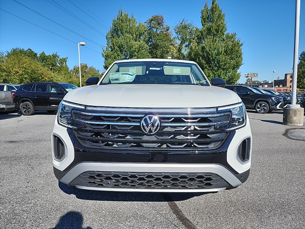 2025 Volkswagen Atlas Peak Edition SE photo 2