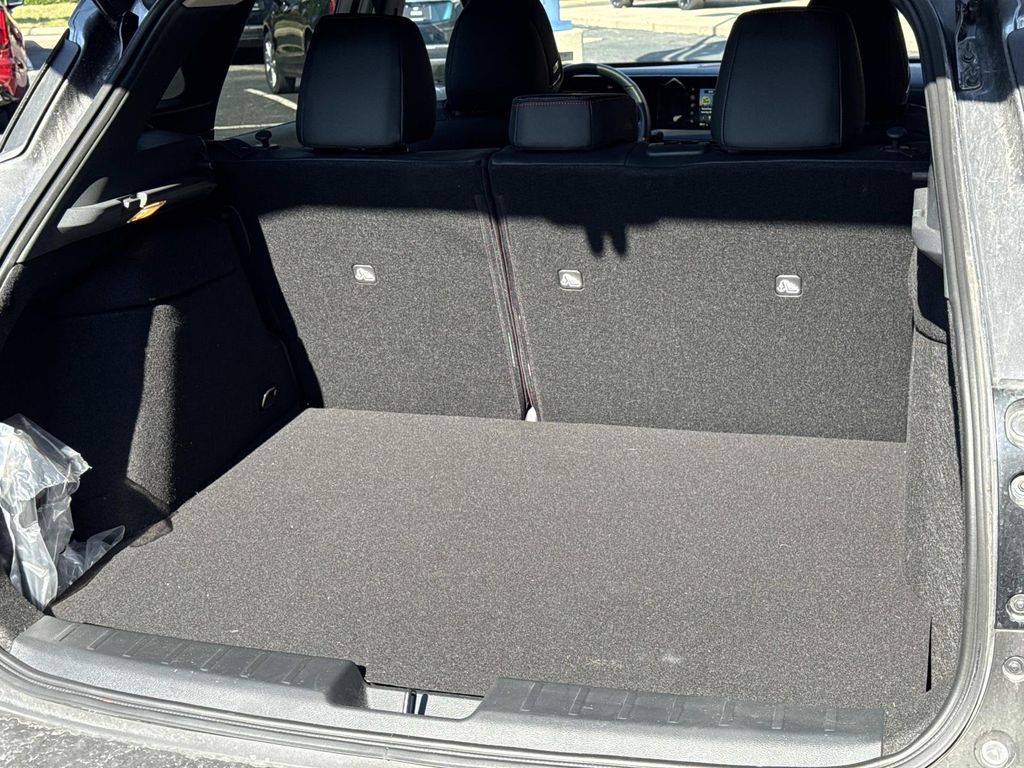 2025 Nissan Kicks SR photo 3
