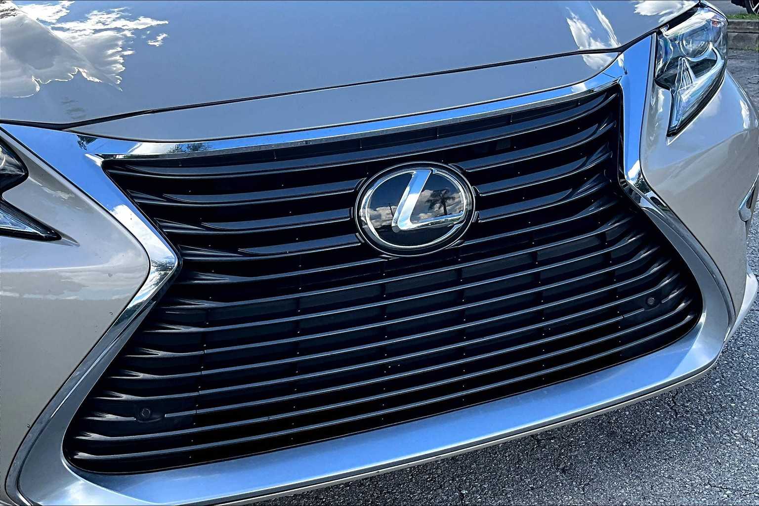 2017 Lexus ES 350 photo 29