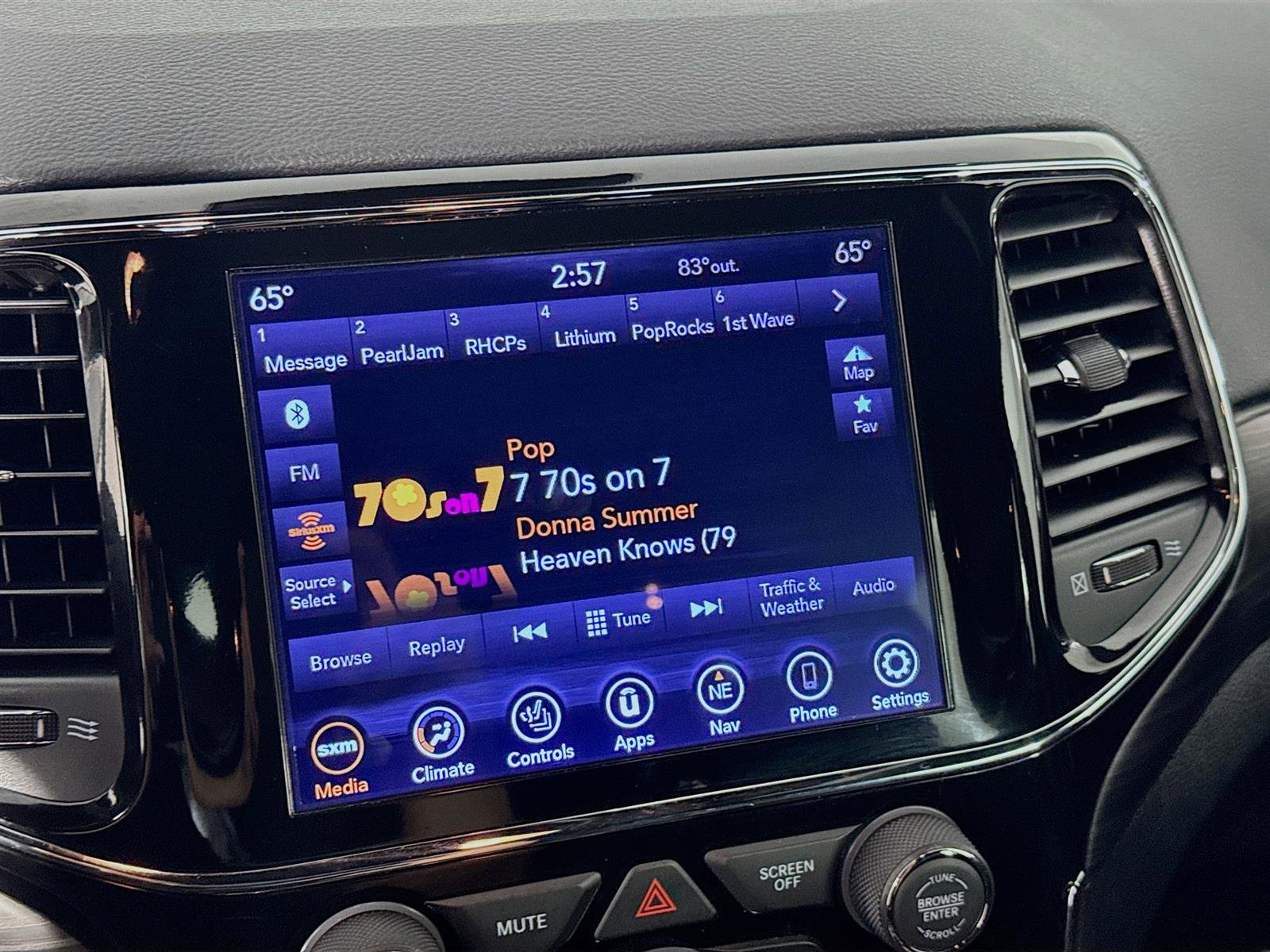 2020 Jeep Grand Cherokee Altitude photo 15