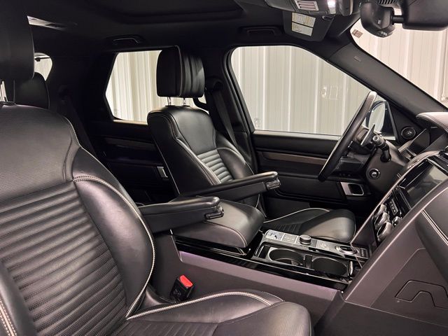 2020 Land Rover Discovery HSE Luxury photo 18