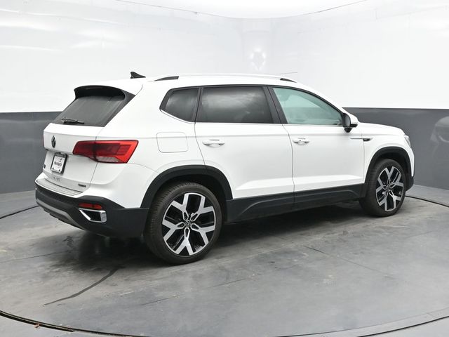 2022 Volkswagen Taos SEL photo 4