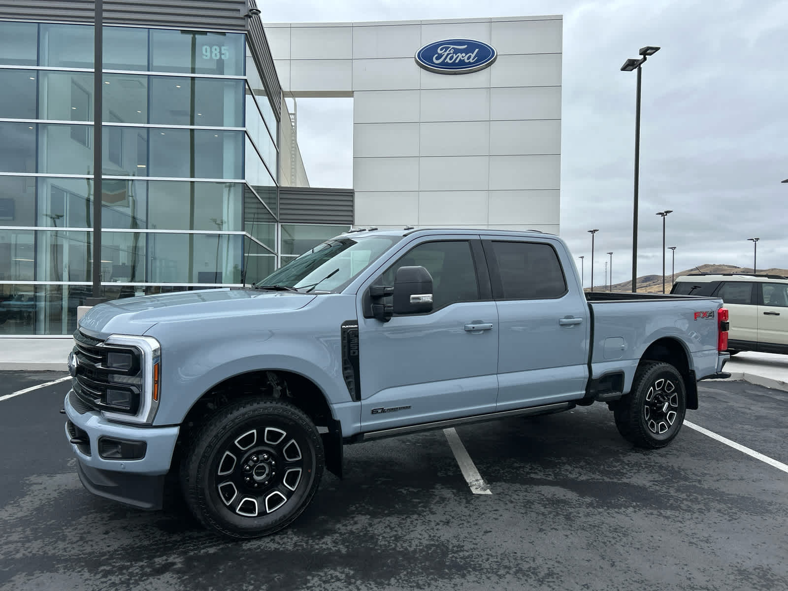 2025 Ford F-350 Super Duty Platinum's photo