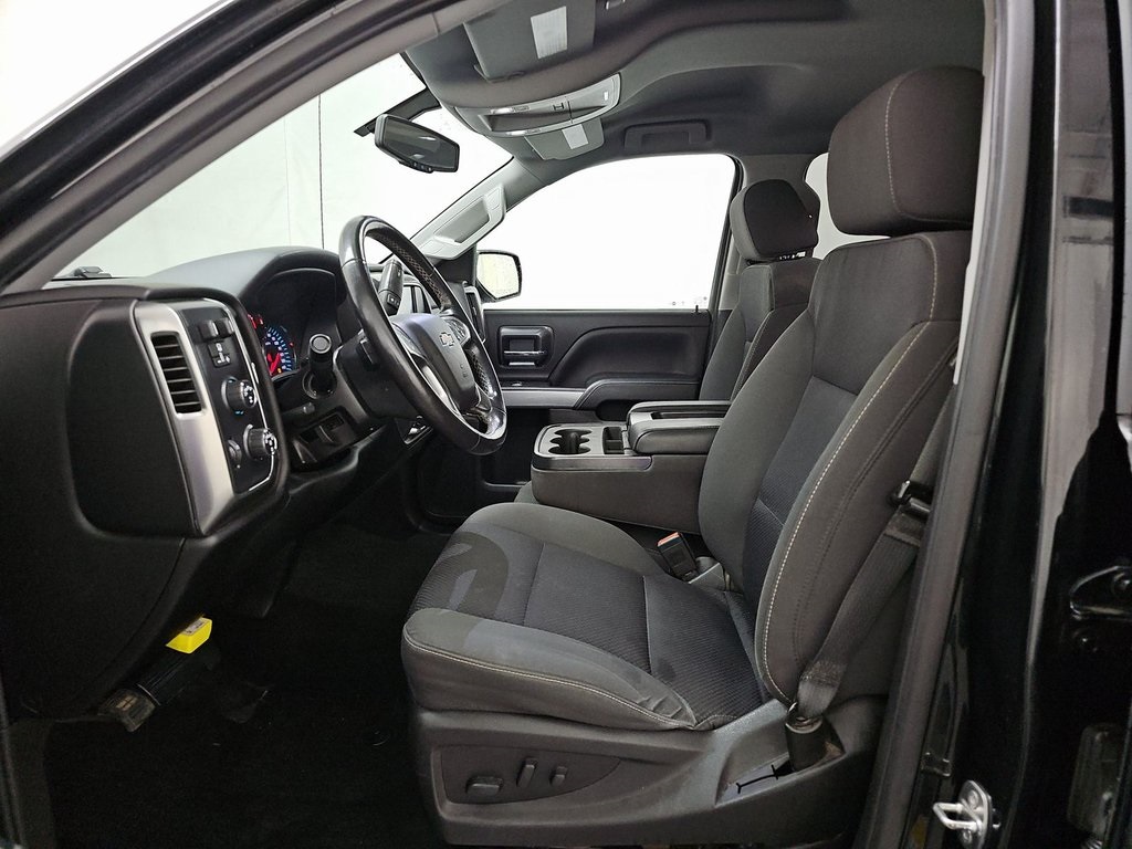 2018 Chevrolet Silverado 1500 LT photo 2