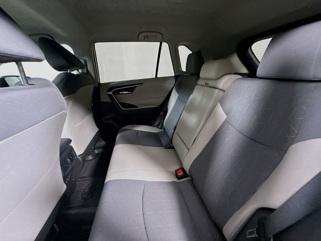2023 Toyota RAV4 XLE photo 18