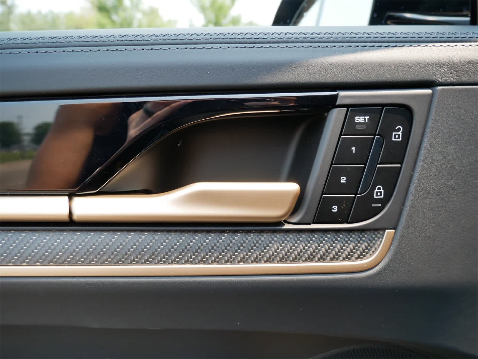 2025 Porsche Cayenne Turbo E-Hybrid photo 11