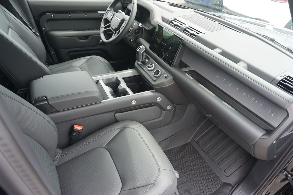 2025 Land Rover Defender 110 V8 photo 22